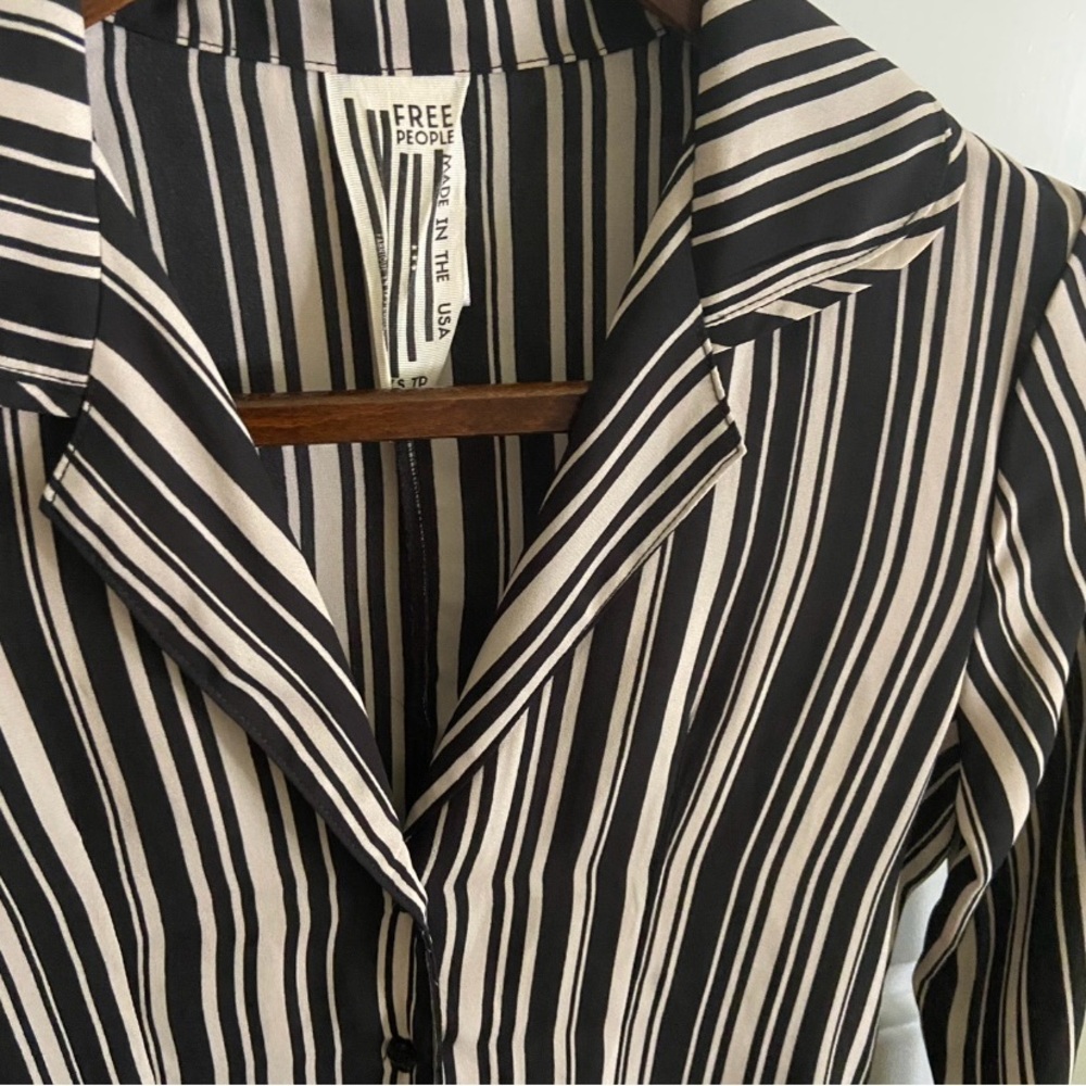 Free People Black and White Button Up Collared Blouse Womens Size XS - Picture 6 of 6